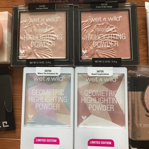 Highlighters Makeup - Picture 2 of 5